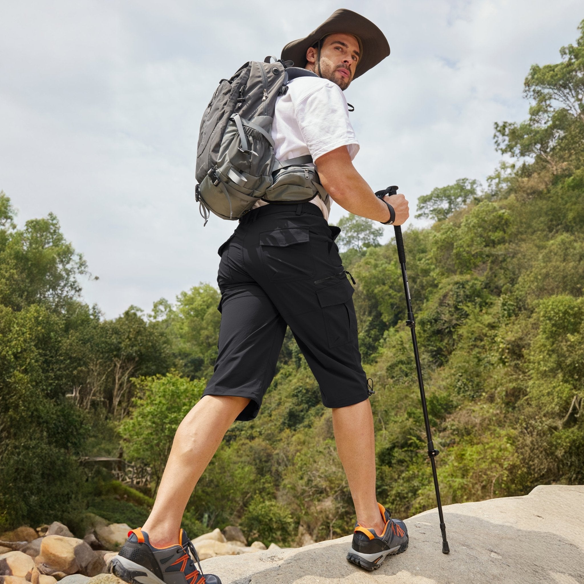 Black Men's 3/4 Capri Quick Dry Sports Shorts - MAGCOMSEN